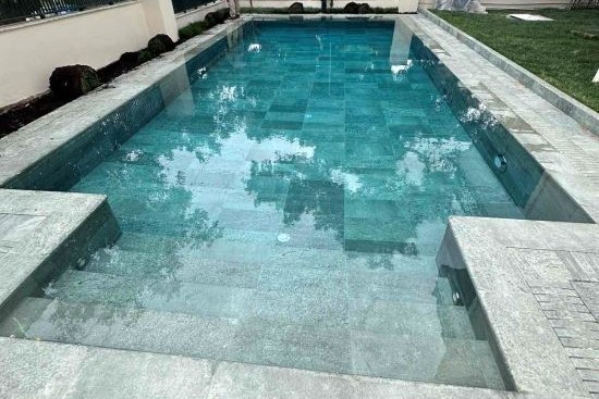 Ιδιωτικές Πισίνες, ΠΙΣΙΝΑ ΜΠΕΤΟΝ ΜΕ ΥΠΕΡΧΕΙΛΗΣΗ ΣΤΗΝ ΒΟΥΛΙΑΓΜΕΝΗ - ΕΡΓΟ 63