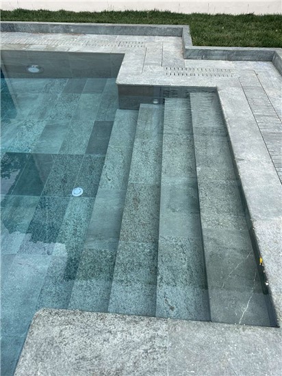 ΠΙΣΙΝΑ ΜΠΕΤΟΝ ΜΕ ΥΠΕΡΧΕΙΛΗΣΗ ΣΤΗΝ ΒΟΥΛΙΑΓΜΕΝΗ - ΕΡΓΟ 63 4