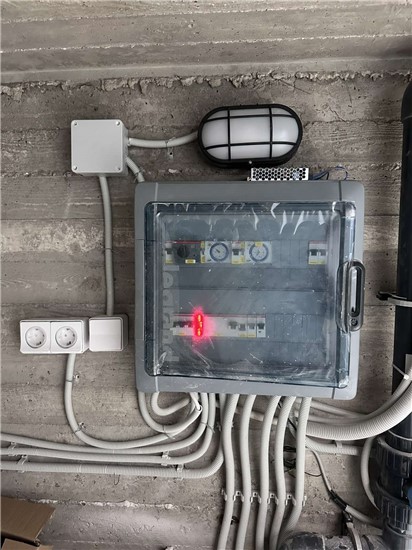 ΠΙΣΙΝΑ ΜΠΕΤΟΝ ΜΕ ΥΠΕΡΧΕΙΛΗΣΗ ΣΤΗΝ ΒΟΥΛΙΑΓΜΕΝΗ - ΕΡΓΟ 63 12