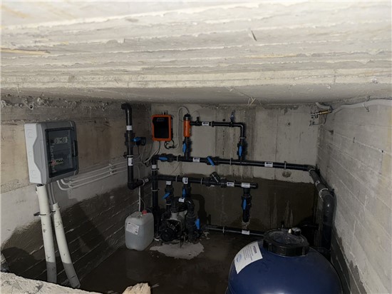 ΠΙΣΙΝΑ ΜΠΕΤΟΝ ΜΕ ΥΠΕΡΧΕΙΛΗΣΗ ΚΑΤΑΡΡΑΚΤΗ  ΣΤΗΝ ΧΑΜΟΛΙΑ ΒΡΑΥΡΩΝΑ  - ΕΡΓΟ 64 6