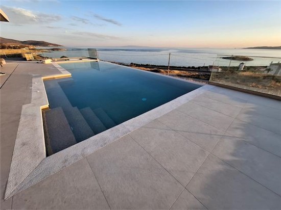 ΠΙΣΙΝΑ ΜΠΕΤΟΝ ΜΕ ΥΠΕΡΧΕΙΛΗΣΗ ΛΑΙΝΕΡ ΚΑΙ ΥΔΡΟΜΑΣΑΖ ΣΤΗΝ ΚΑΡΥΣΤΟ - ΕΡΓΟ 65 3