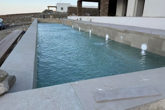 Ιδιωτικές Πισίνες, ΠΙΣΙΝΑ ΜΠΕΤΟΝ ΜΕ ΥΠΕΡΧΕΙΛΗΣΗ ΣΤΗΝ ΤΗΝΟ - ΕΡΓΟ 66