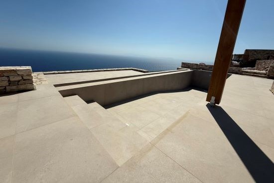 Ιδιωτικές Πισίνες, ΠΙΣΙΝΑ ΜΠΕΤΟΝ ΜΕ ΥΠΕΡΧΕΙΛΙΣΗ ΣΤΗ ΣΙΦΝΟ - ΕΡΓΟ 67