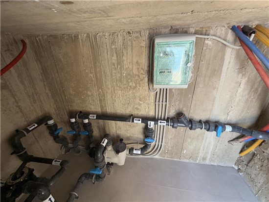 ΠΙΣΙΝΑ ΜΠΕΤΟΝ ΜΕ ΥΠΕΡΧΕΙΛΙΣΗ ΣΤΗ ΣΙΦΝΟ - ΕΡΓΟ 67 16