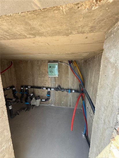 ΠΙΣΙΝΑ ΜΠΕΤΟΝ ΜΕ ΥΠΕΡΧΕΙΛΙΣΗ ΣΤΗ ΣΙΦΝΟ - ΕΡΓΟ 67 17