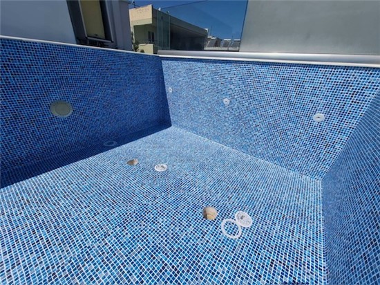 Πισίνα μπετόν με σκίμμερ και Liner Ψηφίδα  2