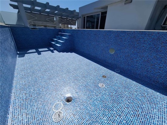 Πισίνα μπετόν με σκίμμερ και Liner Ψηφίδα  3