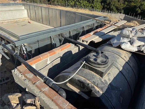 ΠΙΣΙΝΑ ΠΡΟΚΑΤ ΜΕ ΥΠΕΧΕΙΛΙΣΗ ΣΤΗΝ ΚΟΡΩΝΗ ΜΕΣΣΗΝΙΑΣ - ΕΡΓΟ 14 7