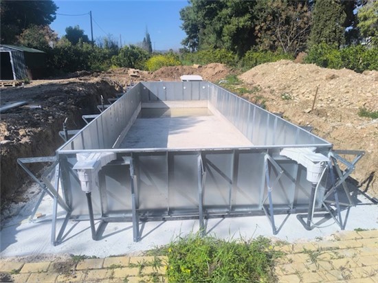 ΠΙΣΙΝΑ ΠΡΟΚΑΤ ΜΕ ΣΚΙΜΜΕΡ ΣΤΟ ΤΟΛΟ - ΕΡΓΟ 81 1