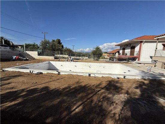 Πισίνα μπετόν με Σκίμμερ και Liner στον Ωροπό - Έργο 46 26