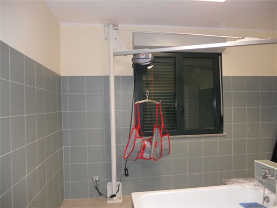 Υδραυλικά αναβατόρια - Lifts οροφής συρόμενα για άτομα με κινητικές δυσκολίες 1