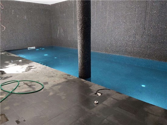 Εσωτερική πισίνα με σκίμμερ και υδρομασάζ στο ξενοδοχείο Cayo στην Πλάκα Ελούντας, Κρήτη - Έργο 7 3