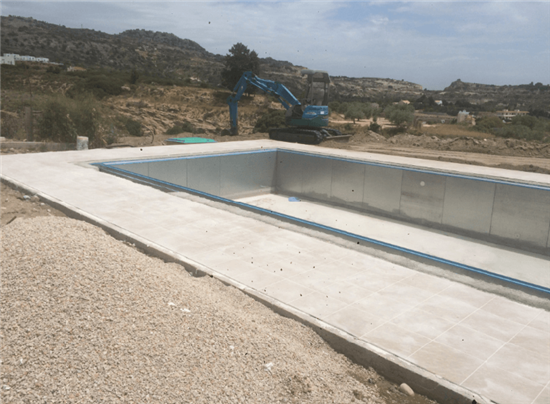Στάδια κατασκευής πισίνας προκάτ με υπερχείλιση 48