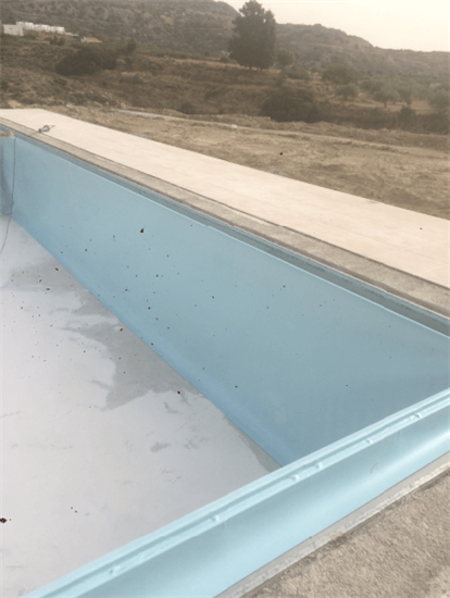 Στάδια κατασκευής πισίνας προκάτ με υπερχείλιση 50