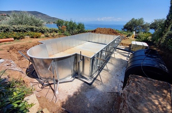 Έργα κατασκευής πισίνας προκάτ με υπερχείλιση, Πισίνα Προκατ με Υπερχείλιση Καταρράκτη στις Νήες Αλμυρού Βόλου - Έργο 8